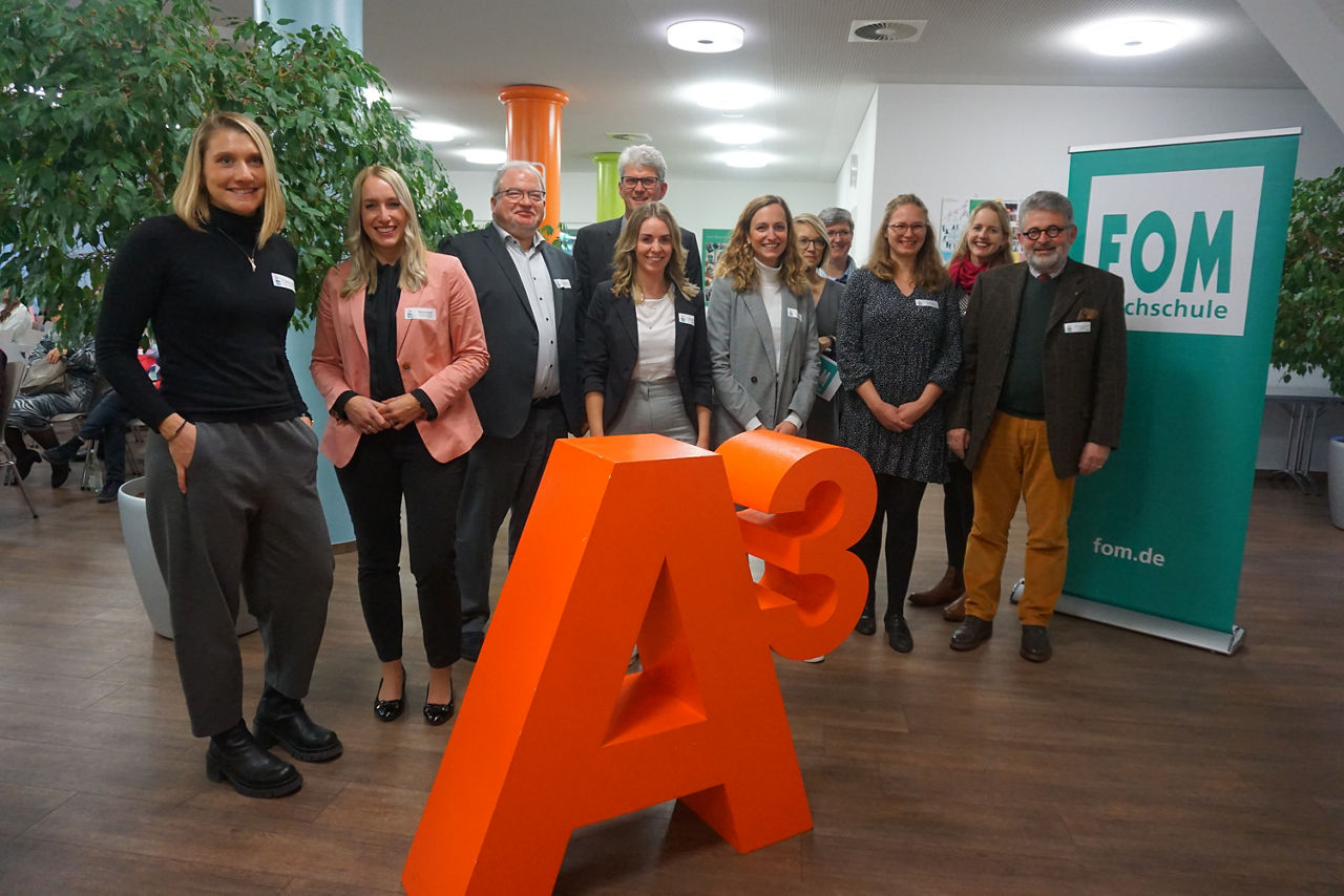 Rednerinnen und Redner beim Augsburger FOM Frauen-Forum 2022