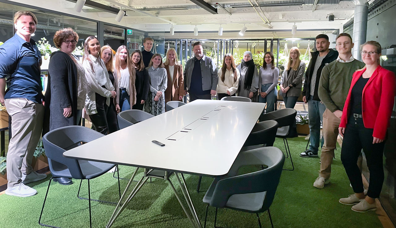 Aachener FOM Studierende beim Besuch der Zentis Group.