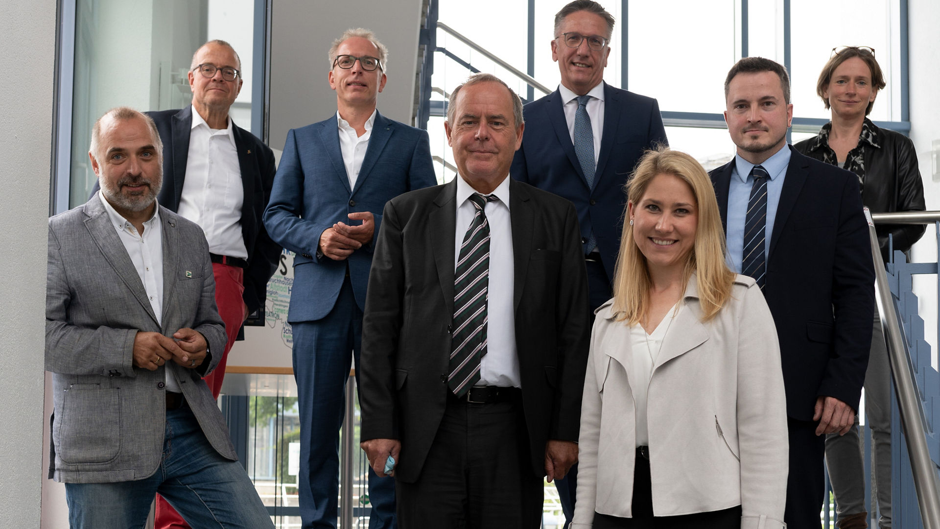 Vertreterinnen und Vertreter der FOM und der Stadt Arnsberg und der IHK