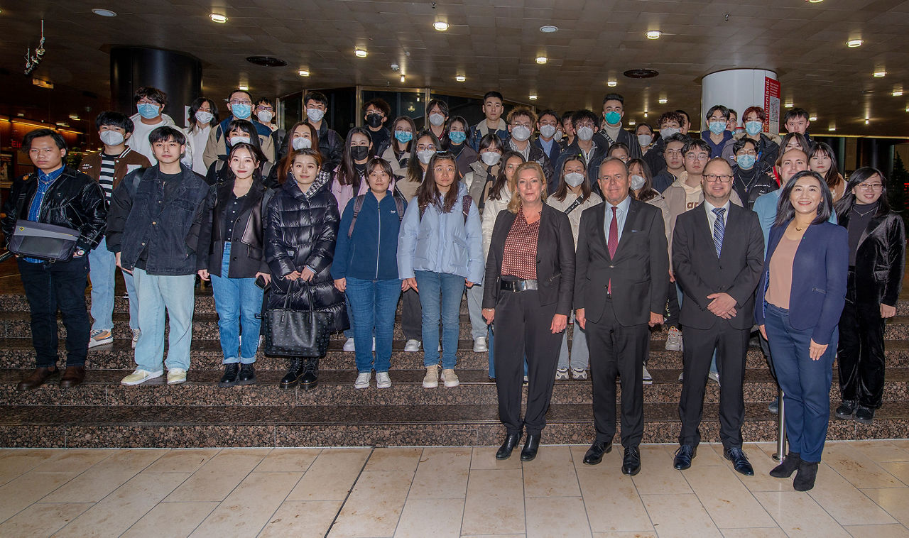 Gruppenbild Exkursion Sino School Rathaus Essen