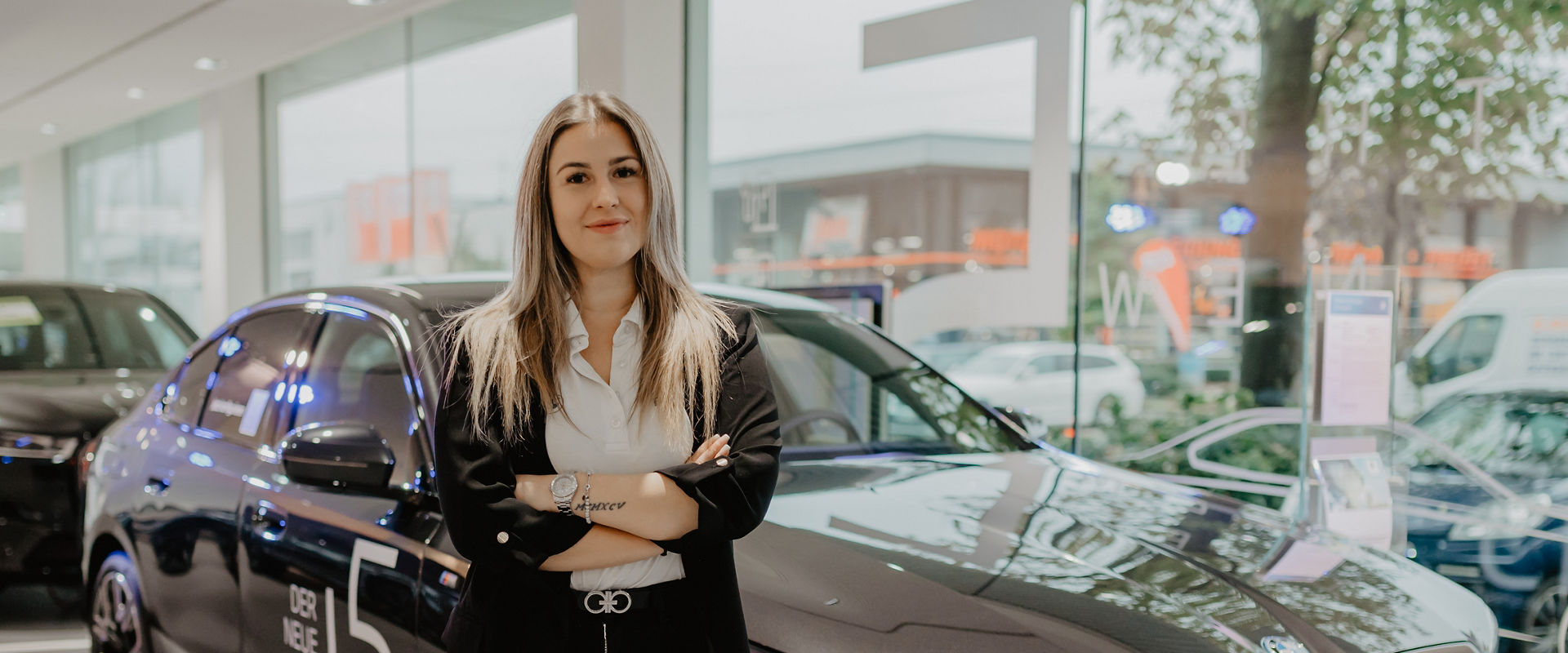 Lara Kruck studiert Business Administration an der FOM Hochschule und arbeitet bei BMW als Product Genius.