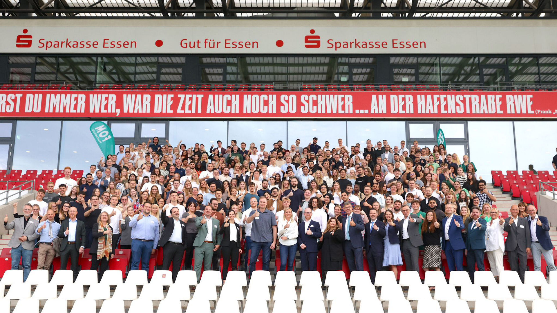 Gruppenbild der Studierenden bei der Semestereröffnung WS 2023 in Essen