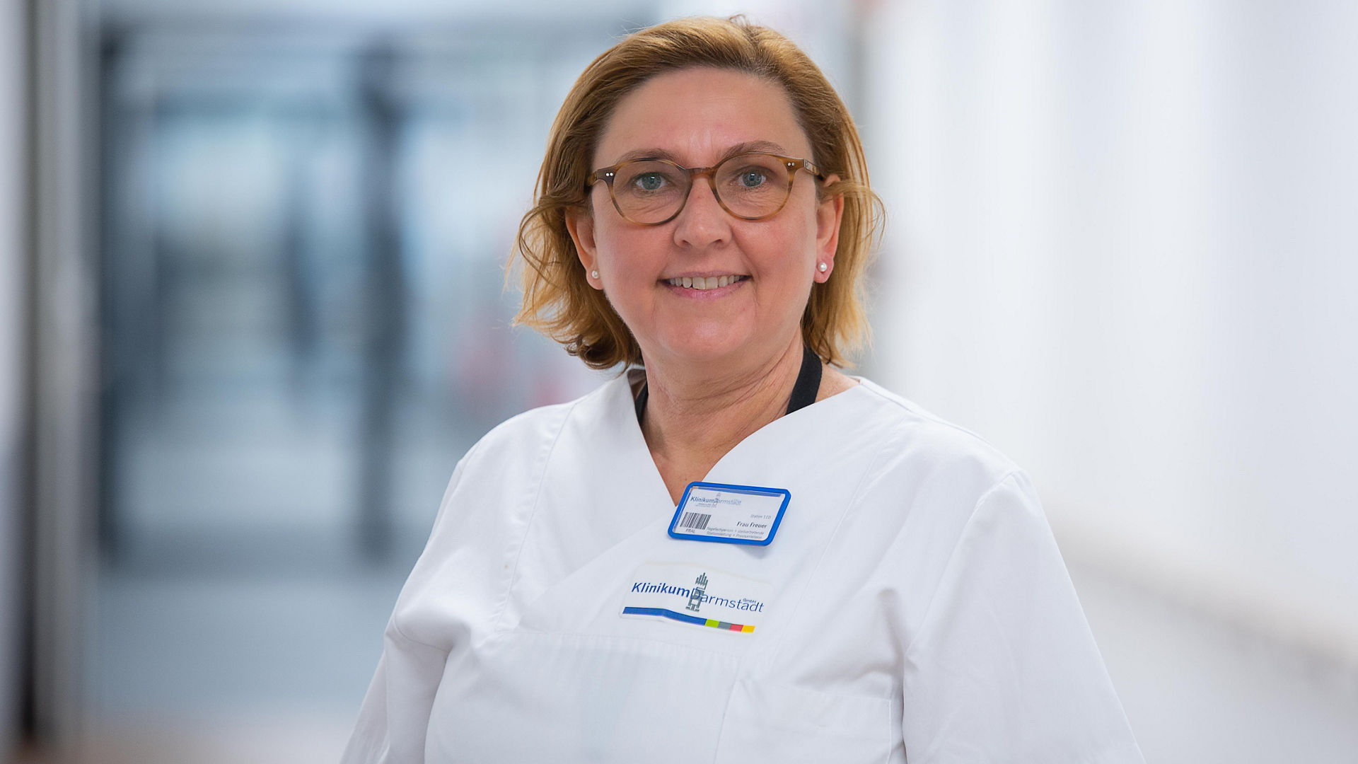 Alexandra Freuer arbeitet als Stationsleiterin am Klinikum Darmstadt und studiert berufsbegleitend an der FOM Hochschule in Frankfurt am Main.