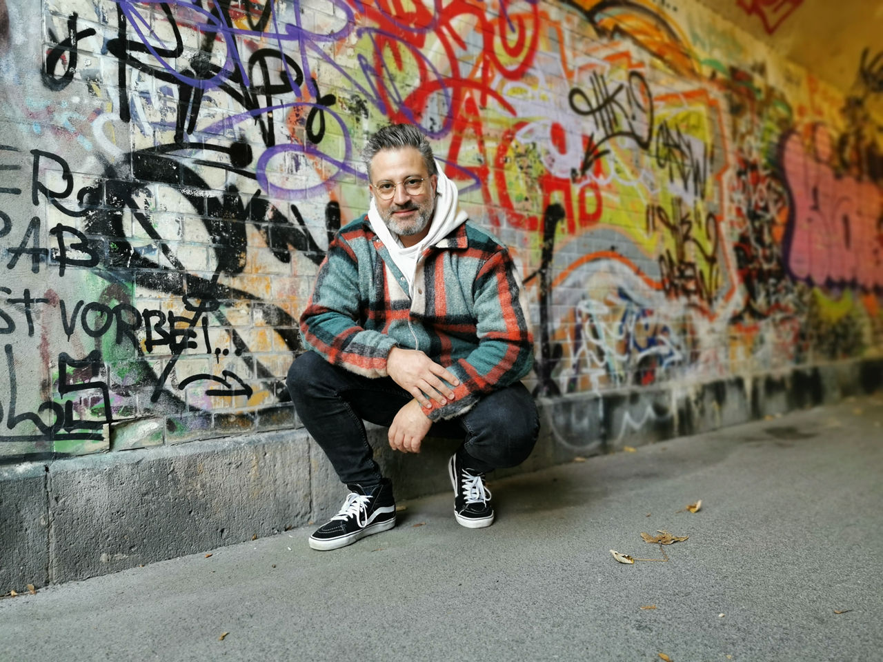  Spiros Katsaounis (42) studiert „Soziale Arbeit“ (B.A.) an der FOM in Gütersloh, seit April 2021 ist der gelernte Medientechnologe als Sozialarbeiter bei einer ambulanten Wohnbetreuung tätig (Foto: Privat)