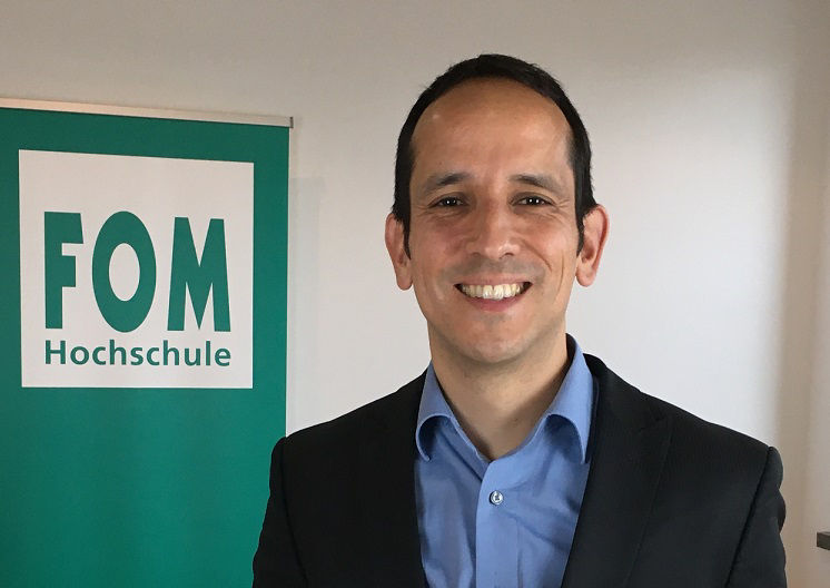 Prof. Dr. Gordon Bernedo Schneider lehrt Wirtschaftspsychologie an der FOM in Kassel