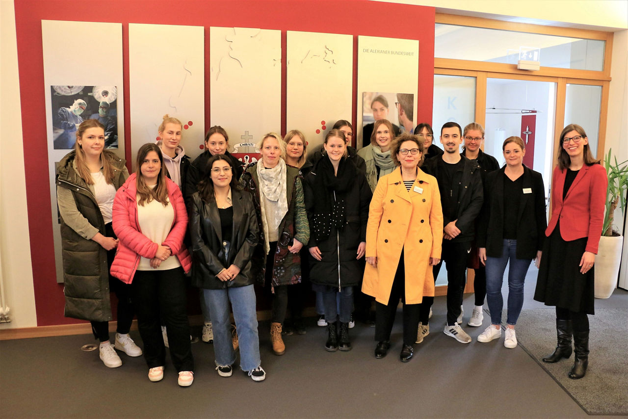 Studierende der FOM in Münster auf dem Alexianer-Campus.