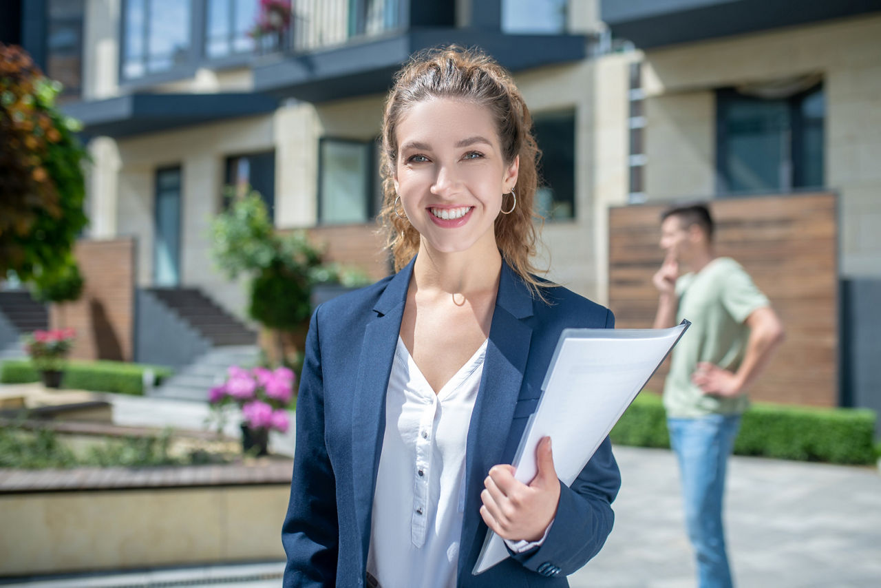 Die FOM bietet ab dem Wintersemester 2023 den Bachelor-Studiengang Real Estate an.