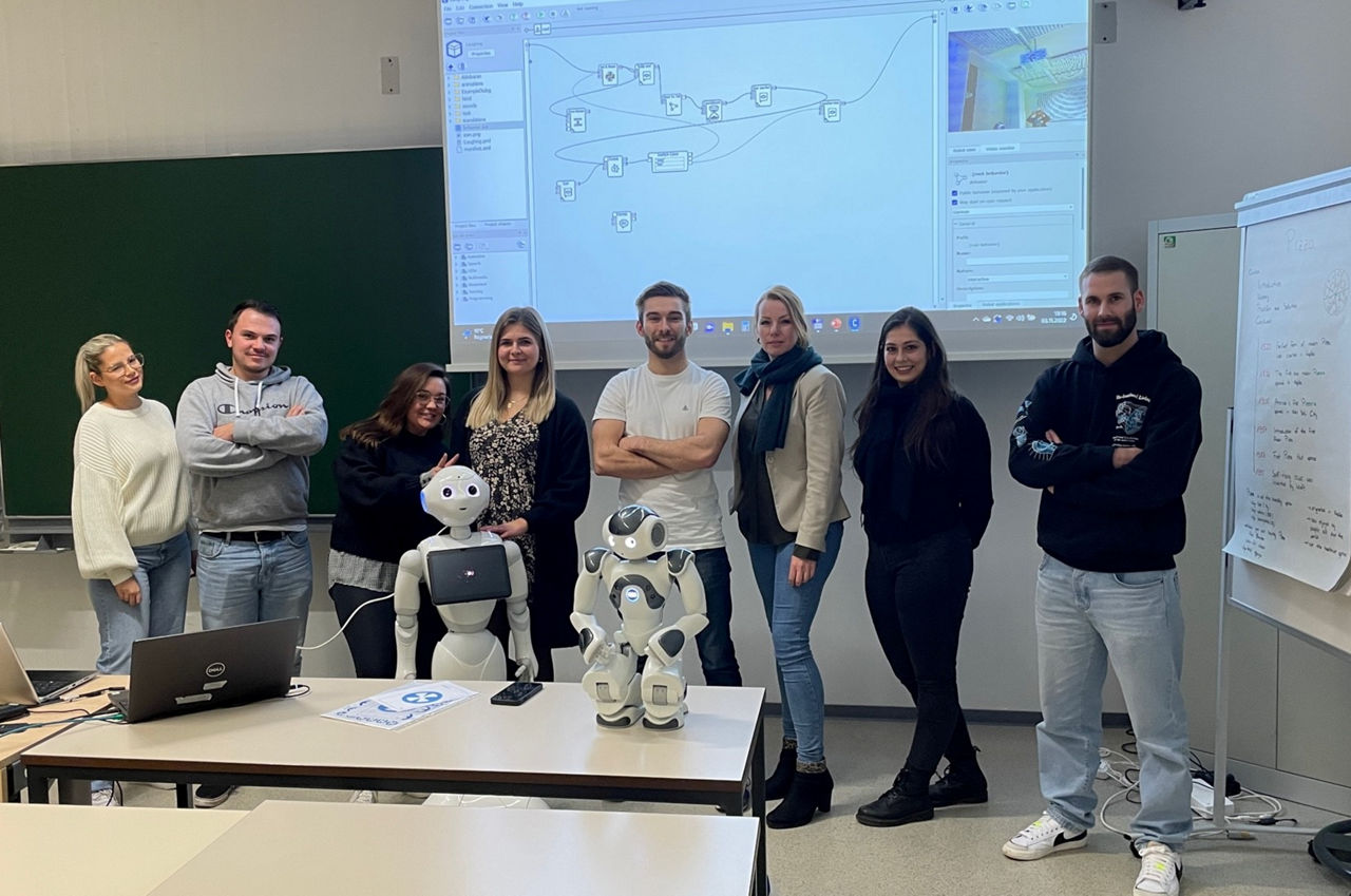 Studierende der FOM in Wuppertal informierten sich in Bochum über humanoide Roboter.