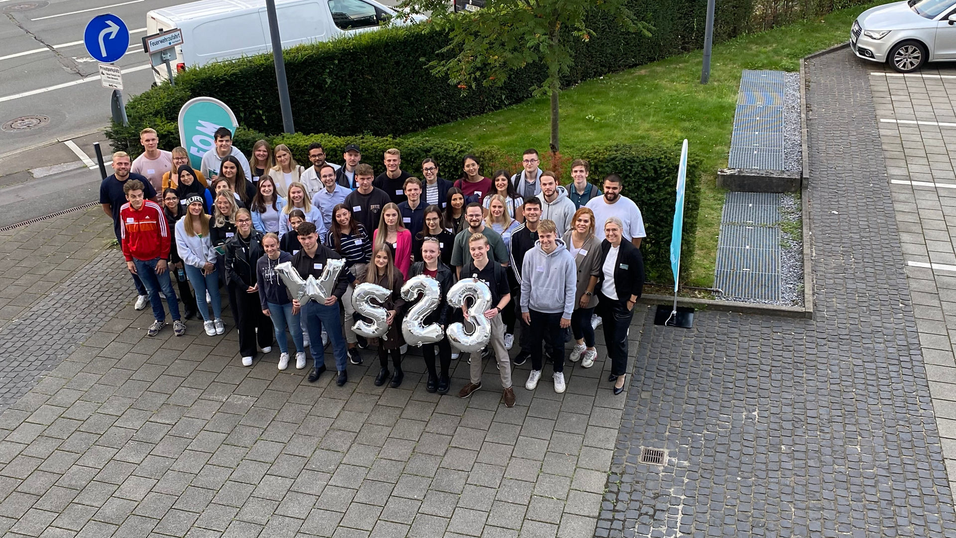 Gruppenbild der Studierenden bei der Semestereröffnung WS 2023 in Wuppertal